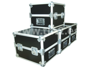 cajas técnicas apiladas