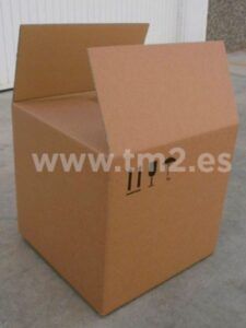 caja de cartón estándar abierta