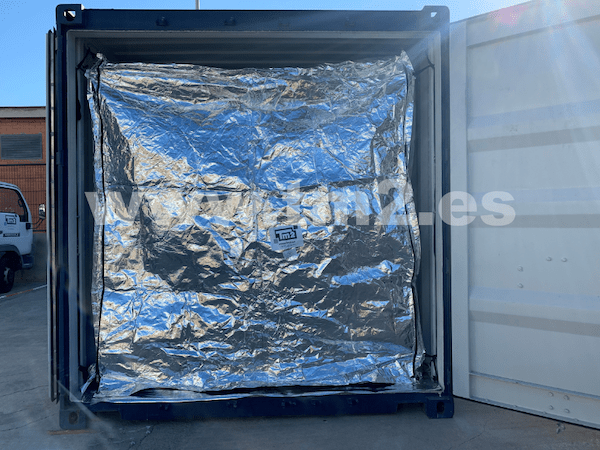 contenedor para el transporte marítimo donde se puede ver una manta isotérmica thermal liner montada